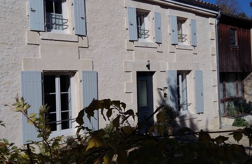 Le Vanneau-Irleau Cottage | Character cottage for 6 people on the edge of the water in the Marais Poitevin