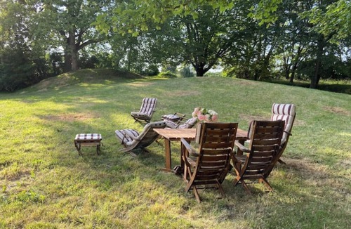 Saint-Romain-de-Benet Cottage | Character cottage surrounded by nature