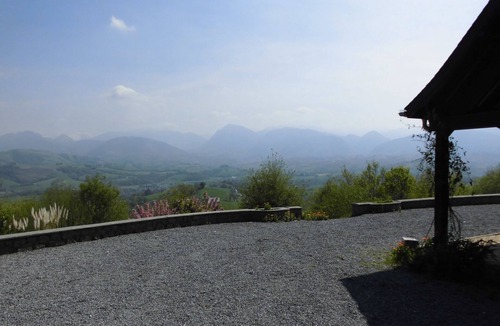 Aramits House | Character house with panoramic view of the mountains in a quiet serene