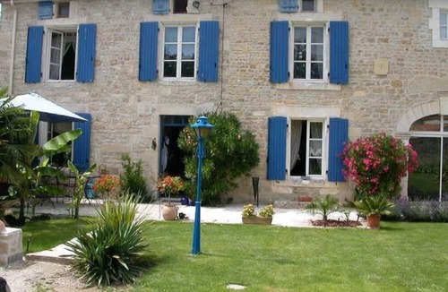 Fontenille House | Charentaise house with character, Charente river 150 metres away