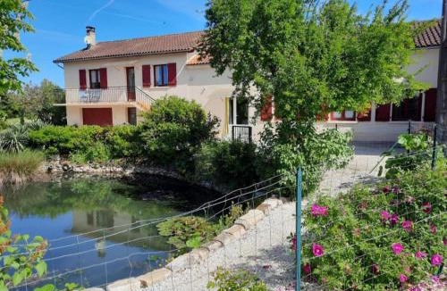Sencenac-Puy-de-Fourches House | CHARMANT LOGEMENT ENTIER A LA CAMPAGNE