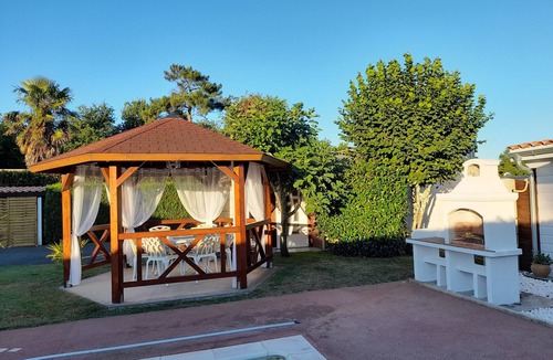 Gujan-Mestras Apartment | Charmant Logement Saisonnier Avec Piscine