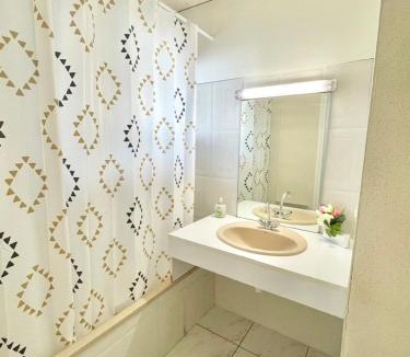 Pontaillac Apartment | Charmant Rez de Jardin - 900m plage de Pontaillac