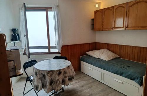 Arette Apartment | Charmant studio accès direct aux pistes et GR10, vue sur la vallée