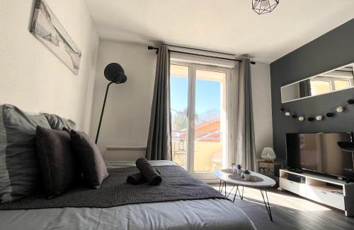 Talence Apartment | Charmant Studio