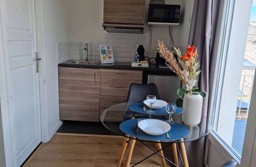 Chatellerault Apartment | Charmant studio terrasse en centre-ville