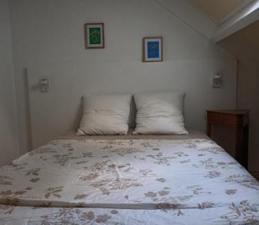 Claouey Apartment | Charmant triplex avec jardin, proche des plages