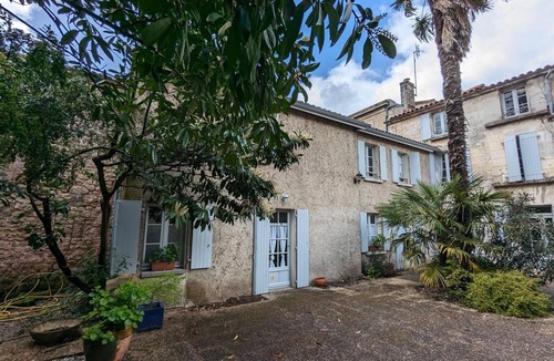 Chateauneuf-sur-Charente Cottage | Charming Riverside Gite, Spacious Garden, Terrace, Close to Nature and Activities