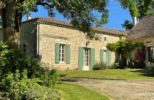 Savignac-de-Duras Cottage | Charming 1-Bedroom Retreat with Stunning Views, Pool & WiFi