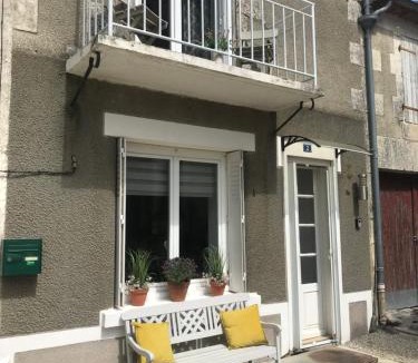 Montemboeuf House | Charming 1-bed cottage Montemboeuf