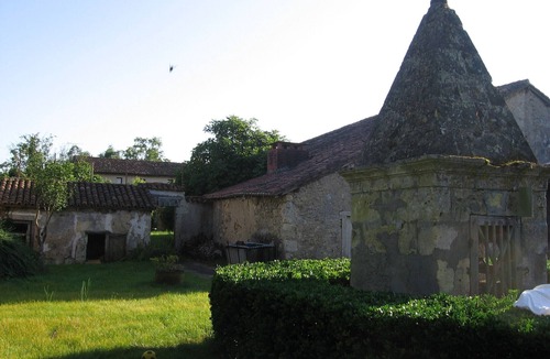 Bourgnac House | Charming 16th century Perigord house, swimming pool and park.