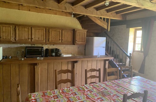 Pezuls Cottage | Charming 18th Century Home with Private Pool near Périgord Attractions