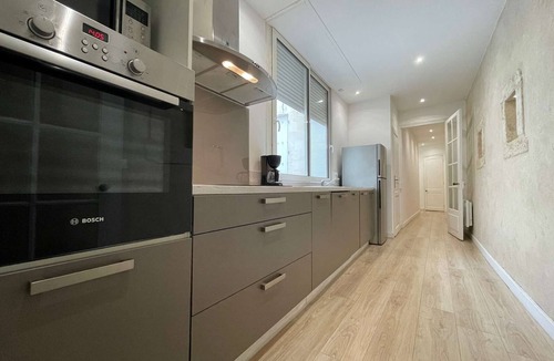 La Rochelle City Centre Apartment | Charming 1BR Apartment with Modern Amenities, Prime Location in Old Port of La Rochelle