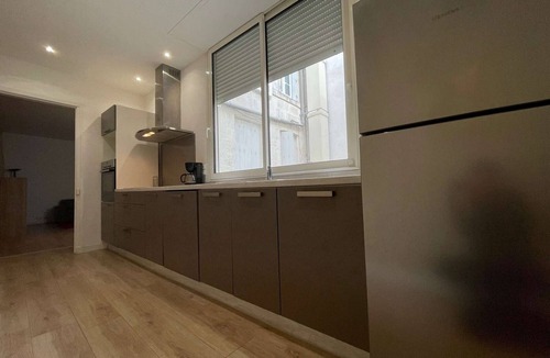 La Rochelle City Centre Apartment | Charming 1BR Apartment with Modern Amenities, Prime Location in Old Port of La Rochelle