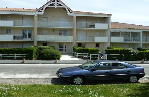 Vaux-sur-Mer Apartment | CHARMING 2 ROOMS IN RDJ A VAUX S/MER - PRIVATE POOL - BEACH OF PONTAILLAC (17
