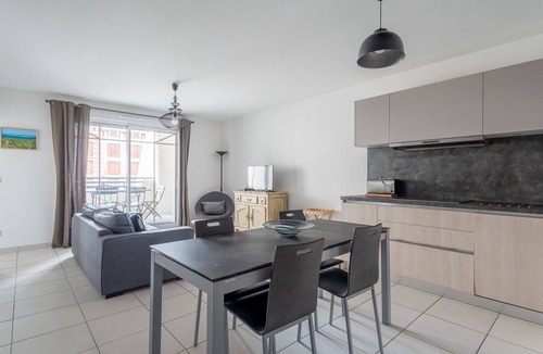 Arcachon Apartment | "Charming 2BR Apartment in Arcachon Centre with Parking, Balcony & Modern Amenities"