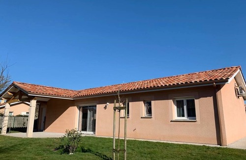 Parentis-en-Born House | Charming 3-Bedroom Home with A/C, Near Beach & Cycling Trails, Sleeps 6
