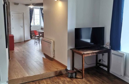 La Souterraine Apartment | Charming 4-room apartment in a historic building dating from 1530.