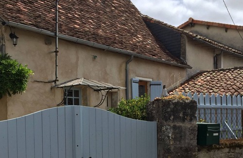 Corgnac-sur-l'Isle House | Charming and peaceful character cottage for two!
