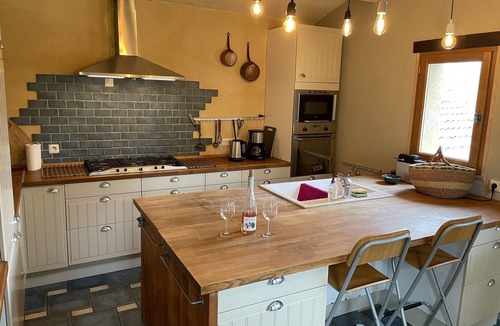 Manaurie Cottage | Charming Comfy 6 person cottage w/private pool & large garden, Les Eyzies