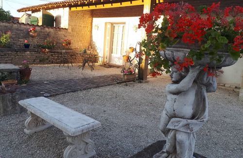 Cherbonnieres Cottage | Charming cottage with all comfort in the heart of the Saintonge Dorée. Heated swimming pool