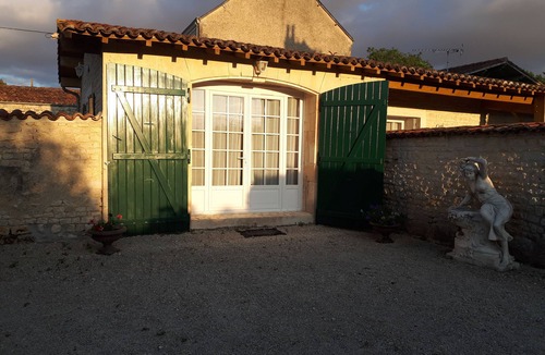 Cherbonnieres Cottage | Charming cottage with all comfort in the heart of the Saintonge Dorée. Heated swimming pool