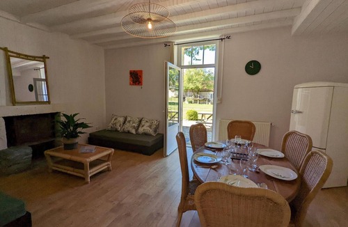 Chadurie Cottage | Charming Cottage: Heated Pool, Garden, BBQ, Family Friendly, Free WiFi, Near Nature.