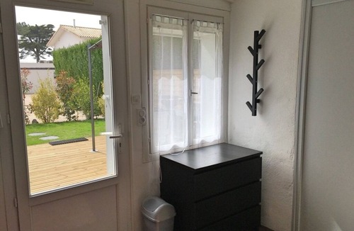 Saint-Palais-sur-Mer Cottage | Charming eco-friendly cottage with terrace, a stone's throw from the ocean