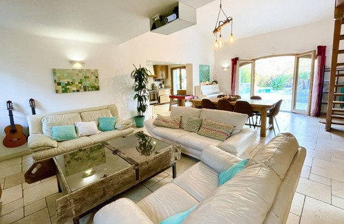 Le Collet House | Charming Estate on 1Ha: 3 Houses, Heated 28 °C Pool, SPA, Ideal for Families