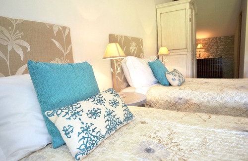 Loubezs-Bernac Other | Charming farmhouse property Sleeps 8 in 4 en-suite bedrooms.Large heated pool.