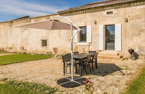 Champagne-et-Fontaine House | Charming holiday home in Aquitaine with Swimming Pool