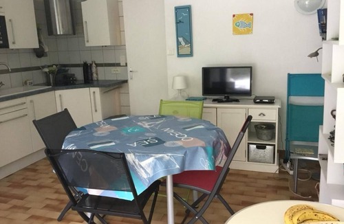 Le Grand-Village-Plage Apartment | Charming house with terrace and shared pool, steps from the beach – Ideal for 4 people