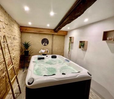 Mauzac-et-Grand-Castang House | Charming house for 14 pool and indoor hottub