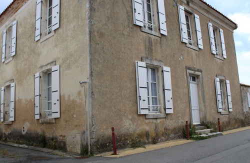 Cheray House | Charming 19th Century Manor with Garden and 18 Sleeps in Saint-Georges-d'Oléron