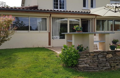 Saint-Jory-de-Chalais Cottage | Charming Cottage in Périgord Limousin: WiFi, AC, Large Garden, EV Charger