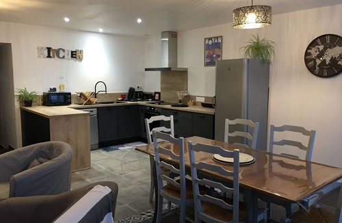 Le Gua Cottage | Charming furnished apartment for 6 people in a quiet location with swimming pool and large garden