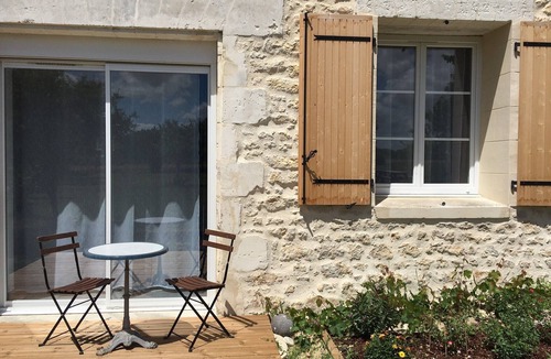 Le Gua Cottage | Charming furnished apartment for 6 people in a quiet location with swimming pool and large garden