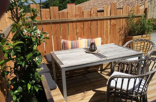Salleboeuf Apartment | Charming furnished gite Loupiac with swimming pool near Bordeaux