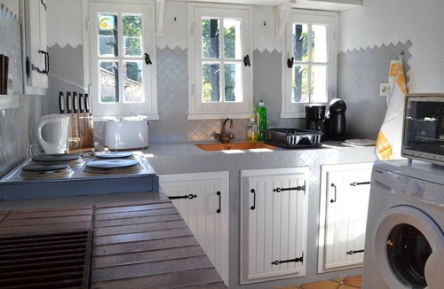 Esse Cottage | Charming Gîte: Enchanting Renovated Loft, Baby-Friendly, Private Garden W/Close Attractions