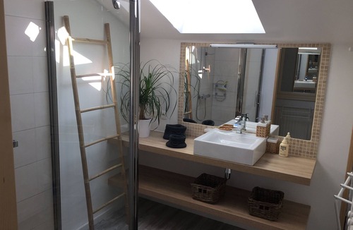 Chauvigny Bed & Breakfast | Charming gîte Indoor pool Medieval town