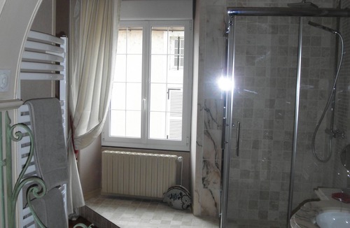 Chauvigny Bed & Breakfast | Charming gîte Indoor pool Medieval town