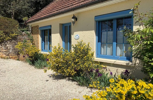 Calviac-en-Perigord Cottage | Charming gîte with swimming pool in a wooded area near Sarlat
