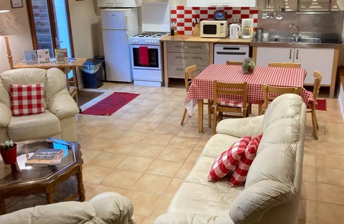 Chatenet House | Charming Gite 3* + pool + tasting room. Beautiful views down the Seugne Valley.
