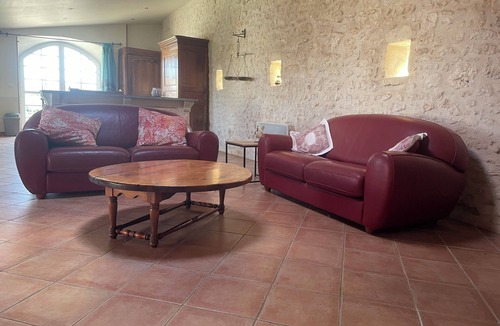 Soubise House | Charming gite, central to Charente Maritime, pets welcome