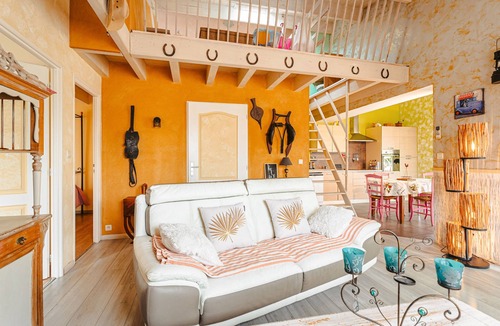 Landrais House | Charming Gite Egaux De Chambon with Shared Pool, Wi-Fi and Air Conditioning