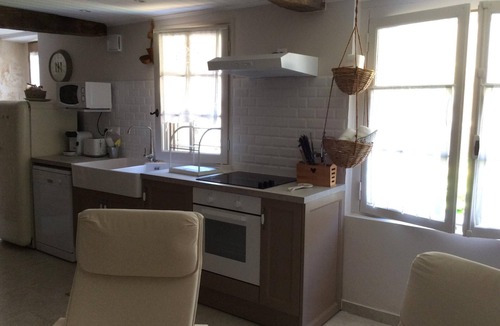 Issigeac House | Charming gite "Le Petit Logis" with garden and jacuzzi for 2 to 5 people.