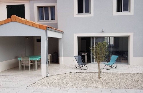Port District House | Charming house 8p. 5min (400m) from the sea with heated pool