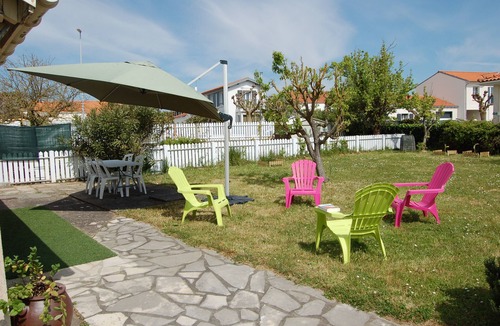Port District House | Charming house with garden 5 min walk from the beach and 10' from the shops!