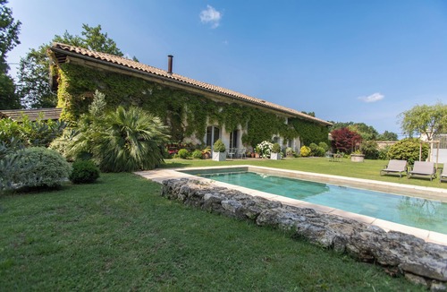Le Taillan-Medoc House | Charming house just outside Bordeaux with heated swimming pool