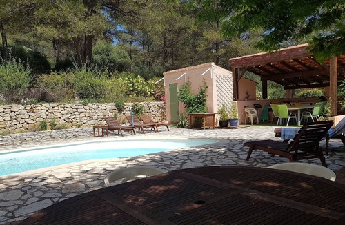 Sollies-Toucas House | Charming house in a bucolic setting surrounded by lush vegetation